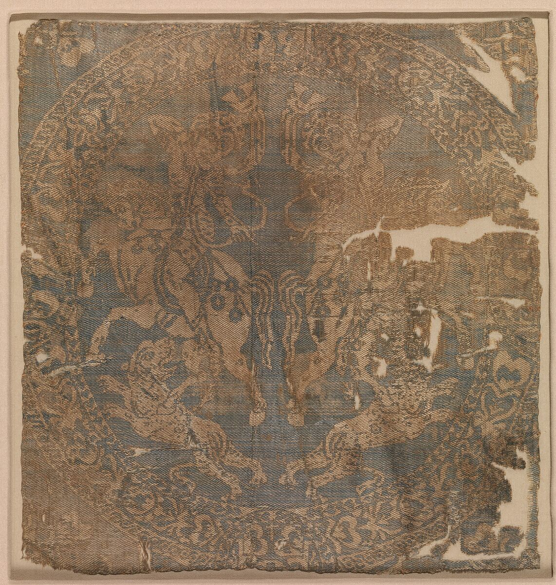 Roundel with Amazons and a Cross, Weft-faced compound twill (samit) in green, beige, and brownish silk, Byzantine
